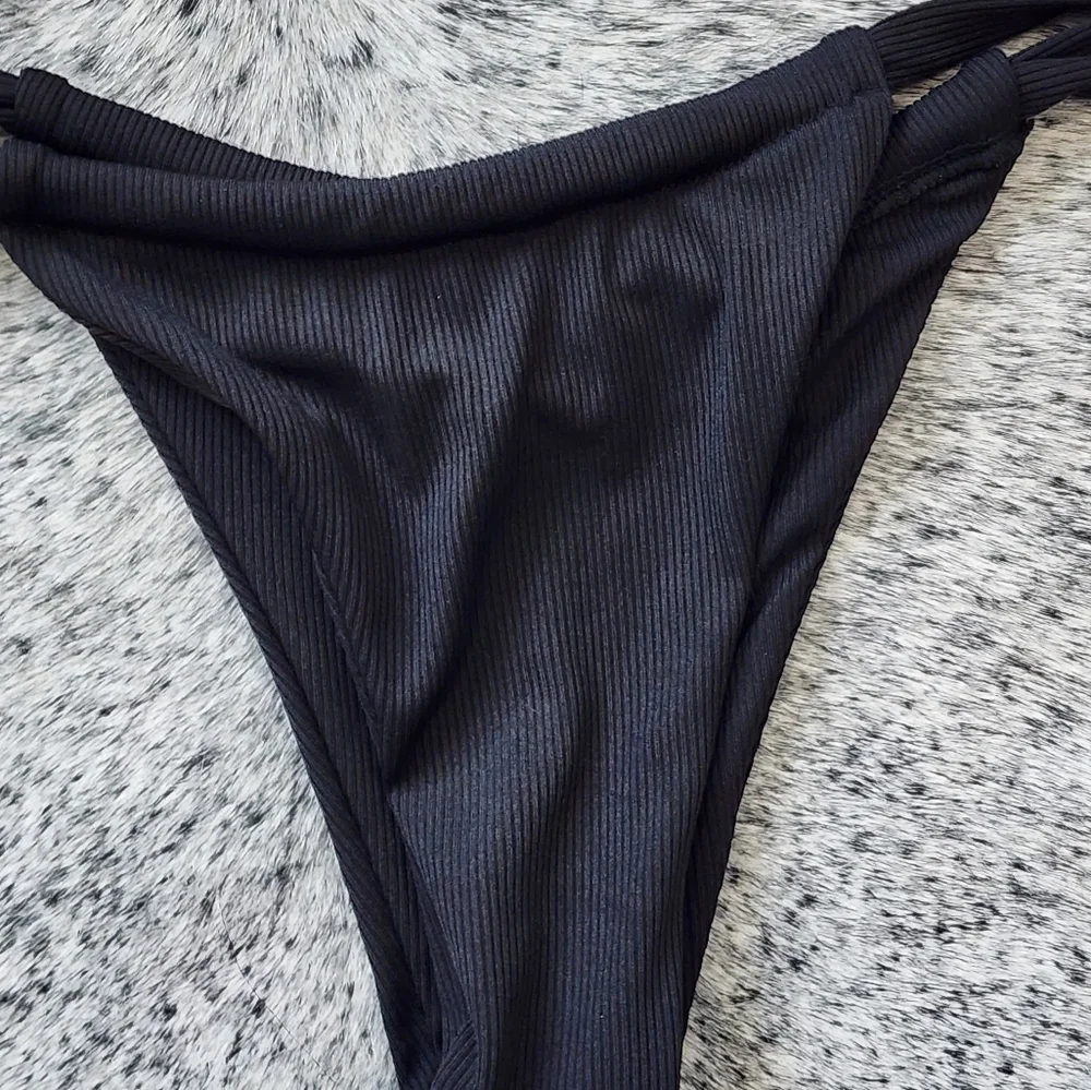 SOLD!!NWOT Bikini Size Large - Picture 4 of 8